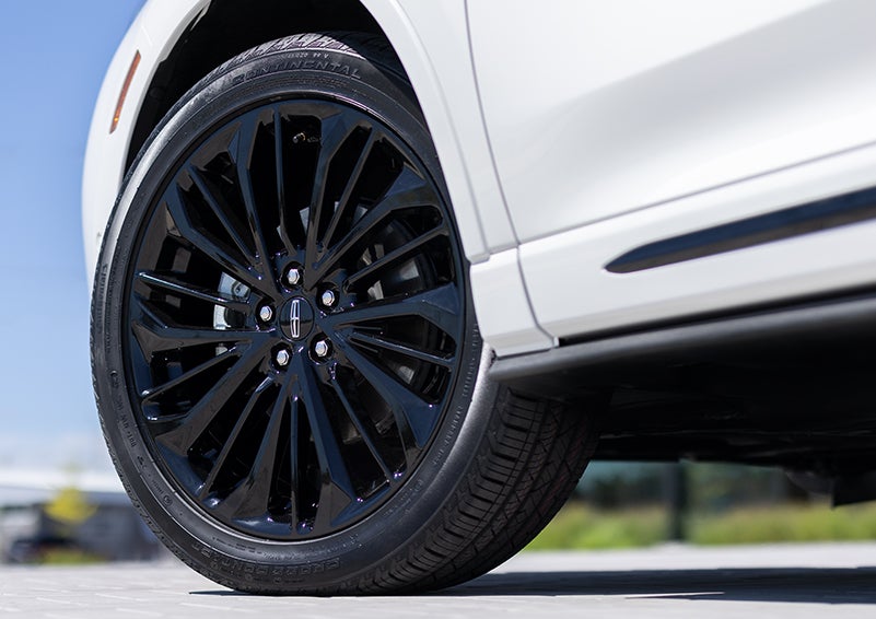 The stylish blacked-out 20-inch wheels from the available Jet Appearance Package are shown. | Parks Lincoln of Gainesville in Gainesville FL