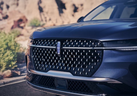 The stylish grille of a 2024 Lincoln Nautilus® SUV sparkles in the sunlight. | Parks Lincoln of Gainesville in Gainesville FL