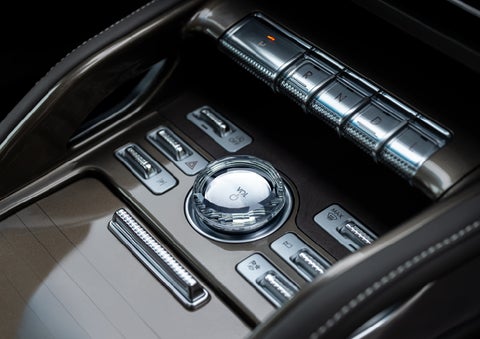 A crystal-inspired volume knob is shown in the center floor console of a 2024 Lincoln Nautilus® SUV. | Parks Lincoln of Gainesville in Gainesville FL